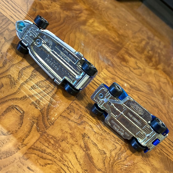 Pfizer -Collectors or kids. 2 metal collectible toy cars - Picture 4 of 6